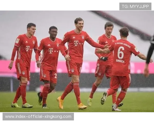 长传直塞撕裂防线前锋停球推射得分